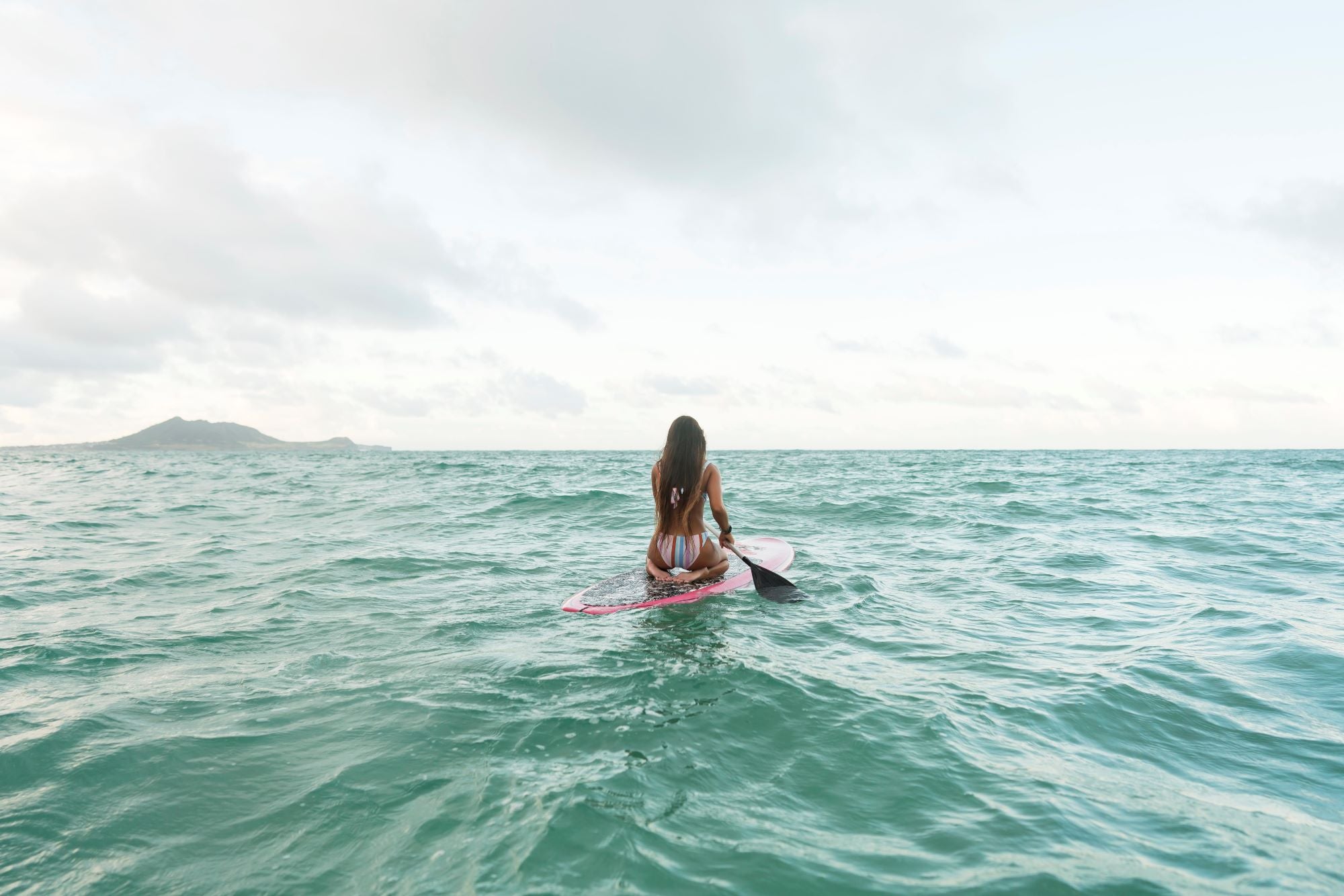 Comment contrer les effets de la mer sur vos cheveux ? 🌊